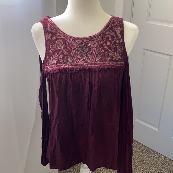 Adorable open should top - Picture 2 of 5